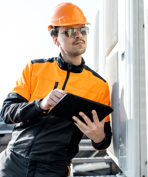 workman servicing air conditioning or heat pump wi GVKM7VU 1 1